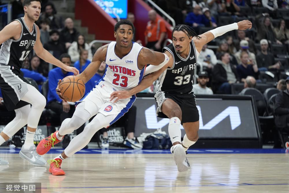 兩人不約而 兩人不約而